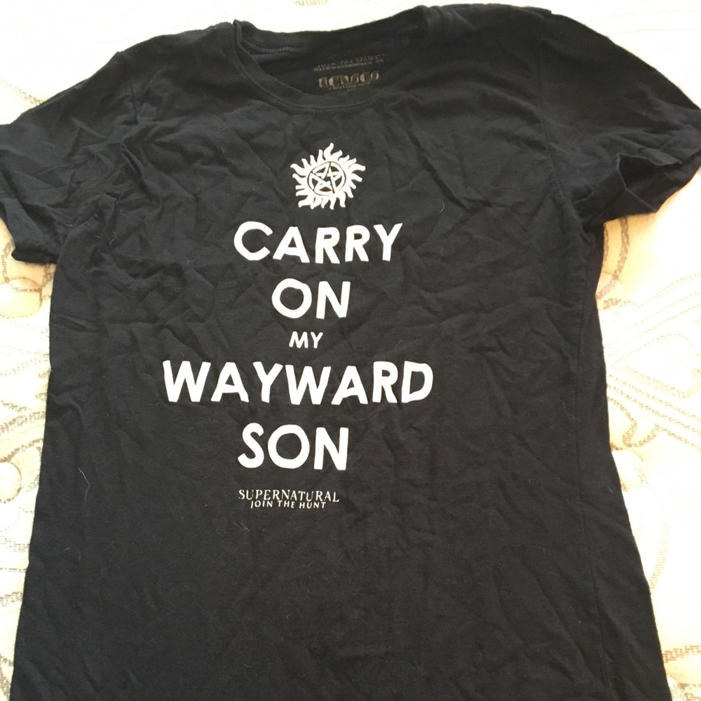 Fandom black T-shirt
